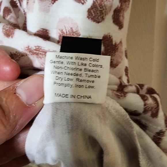 SHEIN Pink and White Leopard Print Short Sleeve Top - Picture 2 of 8